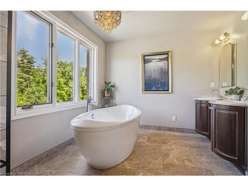 10011 Hume Court, Milton, ON - Indoor Photo Showing Bathroom