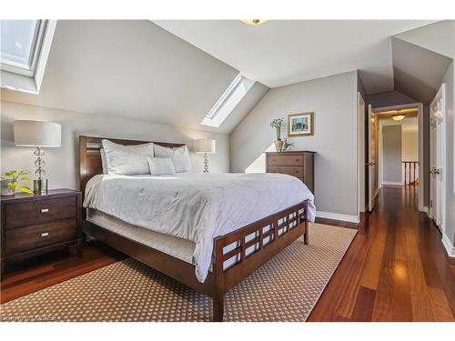 10011 Hume Court, Milton, ON - Indoor Photo Showing Bedroom