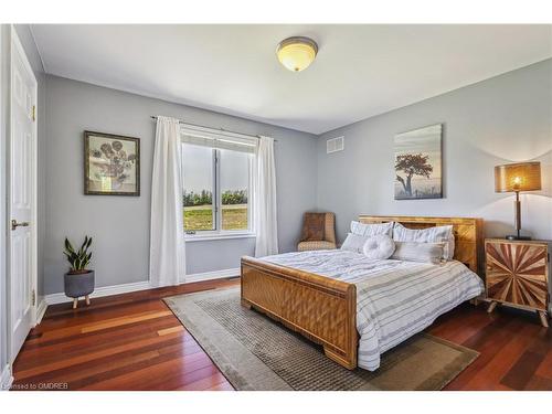 10011 Hume Court, Milton, ON - Indoor Photo Showing Bedroom