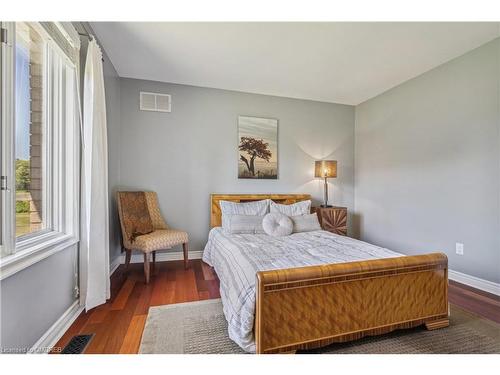 10011 Hume Court, Milton, ON - Indoor Photo Showing Bedroom