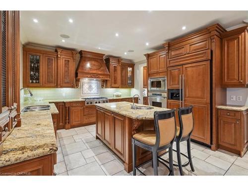 559 Golfview Court, Oakville, ON - Indoor Photo Showing Kitchen With Double Sink