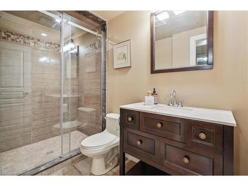 559 Golfview Court, Oakville, ON - Indoor Photo Showing Bathroom