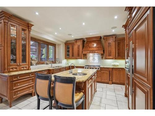 559 Golfview Court, Oakville, ON - Indoor Photo Showing Kitchen