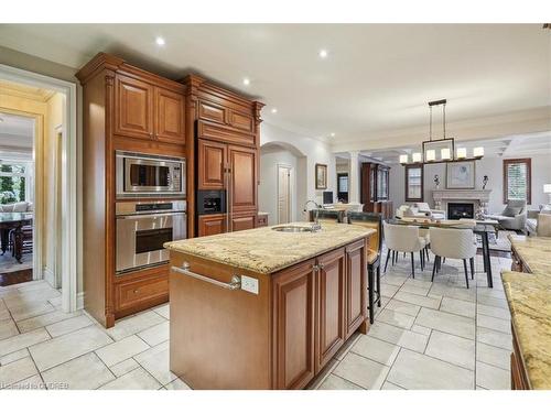 559 Golfview Court, Oakville, ON - Indoor Photo Showing Kitchen