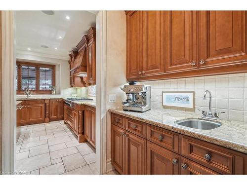 559 Golfview Court, Oakville, ON - Indoor Photo Showing Kitchen