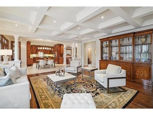 559 Golfview Court, Oakville, ON - Indoor Photo Showing Living Room