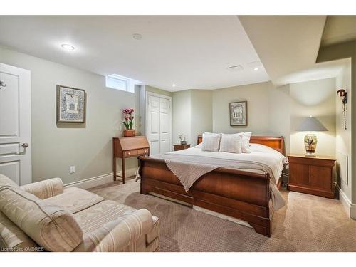 559 Golfview Court, Oakville, ON - Indoor Photo Showing Bedroom