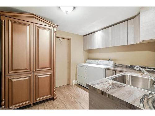 559 Golfview Court, Oakville, ON - Indoor Photo Showing Laundry Room