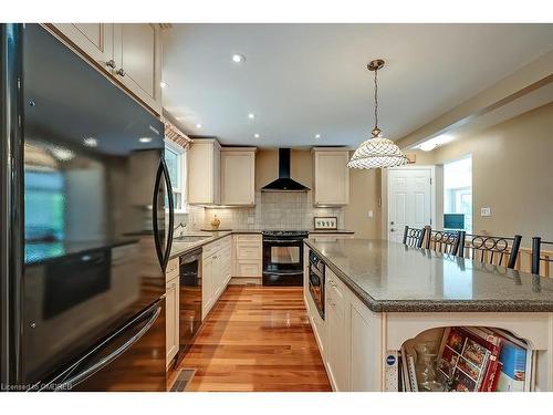 2492 Woburn Crescent, Oakville, ON - Indoor Photo Showing Kitchen With Upgraded Kitchen