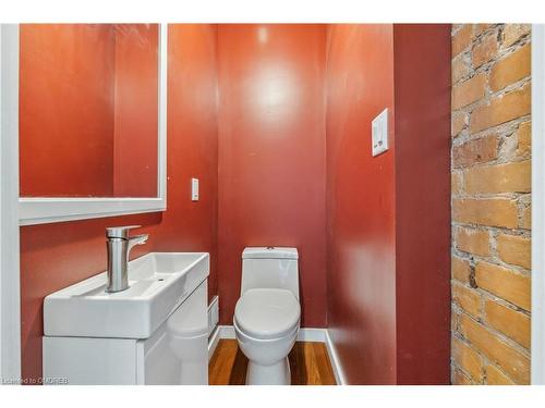 56 Colbourne Street, Hamilton, ON - Indoor Photo Showing Bathroom