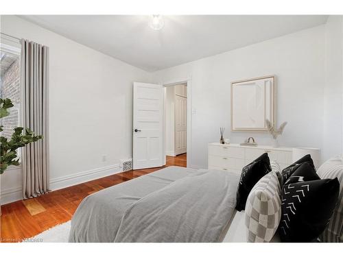 56 Colbourne Street, Hamilton, ON - Indoor Photo Showing Bedroom