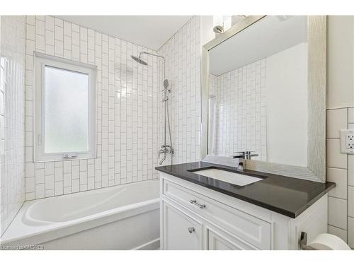 56 Colbourne Street, Hamilton, ON - Indoor Photo Showing Bathroom