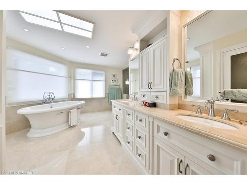 24 Raymar Place, Oakville, ON - Indoor Photo Showing Bathroom