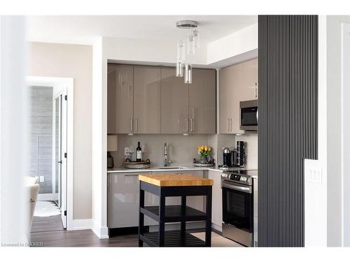 720-2450 Old Bronte Road, Oakville, ON - Indoor Photo Showing Kitchen