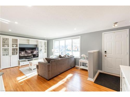 5 Montcalm Street, St. Thomas, ON - Indoor Photo Showing Living Room