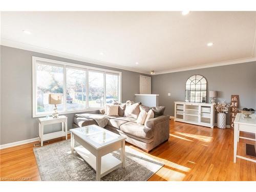 5 Montcalm Street, St. Thomas, ON - Indoor Photo Showing Living Room