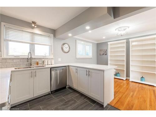 5 Montcalm Street, St. Thomas, ON - Indoor Photo Showing Kitchen With Double Sink