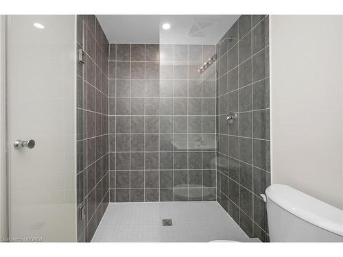 109-1569 Rose Way, Milton, ON - Indoor Photo Showing Bathroom