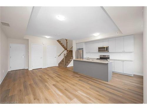 109-1569 Rose Way, Milton, ON - Indoor Photo Showing Kitchen