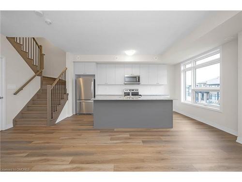 109-1569 Rose Way, Milton, ON - Indoor Photo Showing Kitchen