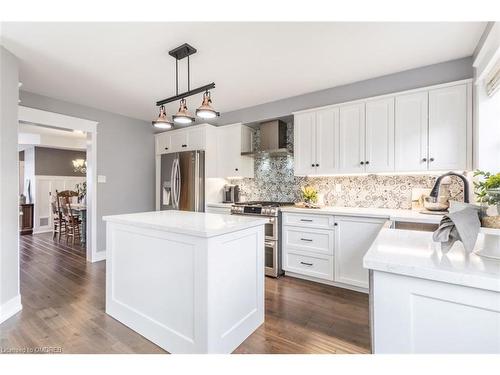 259 Littlewood Drive, Oakville, ON - Indoor Photo Showing Kitchen With Upgraded Kitchen