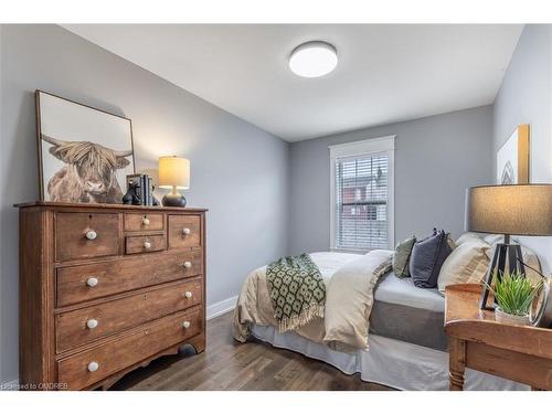 259 Littlewood Drive, Oakville, ON - Indoor Photo Showing Bedroom