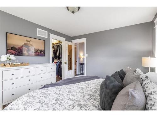 259 Littlewood Drive, Oakville, ON - Indoor Photo Showing Bedroom