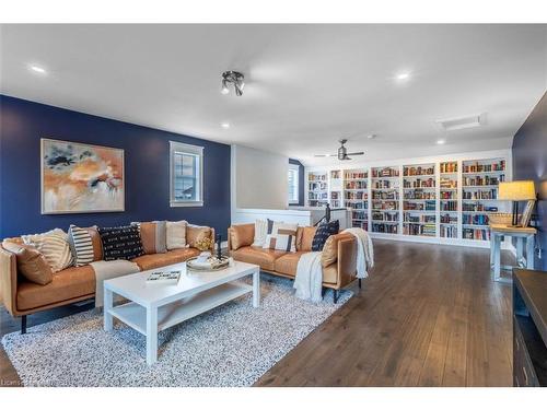 259 Littlewood Drive, Oakville, ON - Indoor Photo Showing Living Room