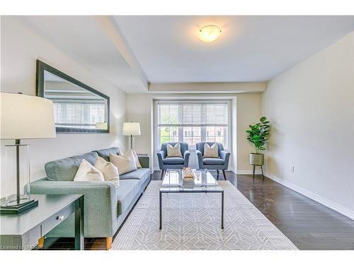 3059 Mistletoe Gardens, Oakville, ON - Indoor Photo Showing Living Room