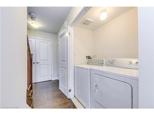 3059 Mistletoe Gardens, Oakville, ON - Indoor Photo Showing Laundry Room