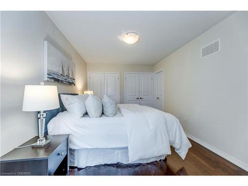 3059 Mistletoe Gardens, Oakville, ON - Indoor Photo Showing Bedroom