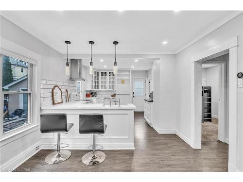 120 Vale Avenue, St. Catharines, ON - Indoor Photo Showing Kitchen With Upgraded Kitchen