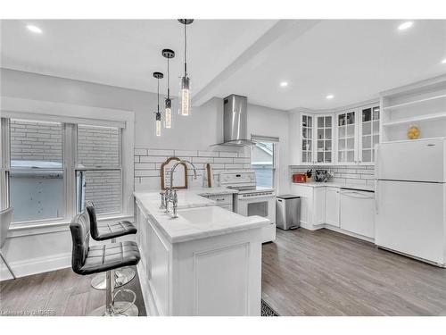 120 Vale Avenue, St. Catharines, ON - Indoor Photo Showing Kitchen With Upgraded Kitchen