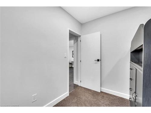 120 Vale Avenue, St. Catharines, ON - Indoor Photo Showing Other Room