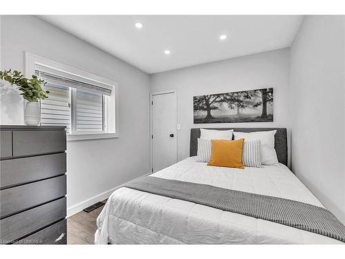 120 Vale Avenue, St. Catharines, ON - Indoor Photo Showing Bedroom