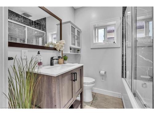 120 Vale Avenue, St. Catharines, ON - Indoor Photo Showing Bathroom