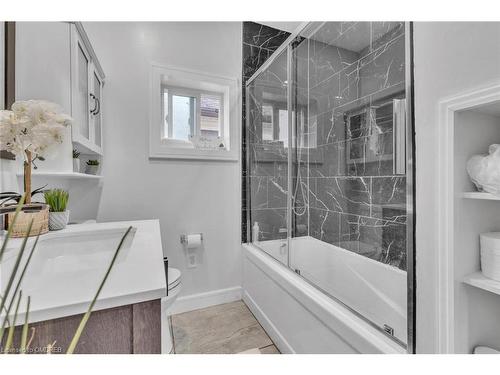 120 Vale Avenue, St. Catharines, ON - Indoor Photo Showing Bathroom