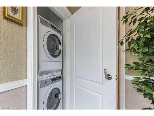 Upper Apt-50 Ridgewood Avenue, Guelph, ON - Indoor Photo Showing Laundry Room