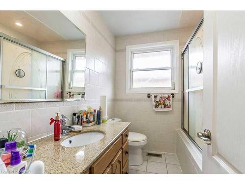 Upper Apt-50 Ridgewood Avenue, Guelph, ON - Indoor Photo Showing Bathroom