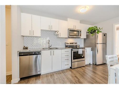 103-175 Commonwealth Street, Kitchener, ON - Indoor Photo Showing Kitchen With Stainless Steel Kitchen With Upgraded Kitchen