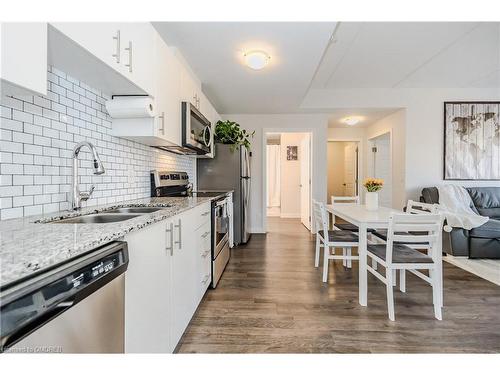 103-175 Commonwealth Street, Kitchener, ON - Indoor Photo Showing Kitchen With Stainless Steel Kitchen With Double Sink With Upgraded Kitchen