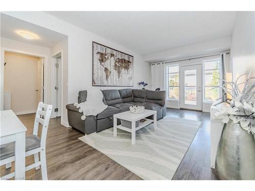 103-175 Commonwealth Street, Kitchener, ON - Indoor Photo Showing Living Room