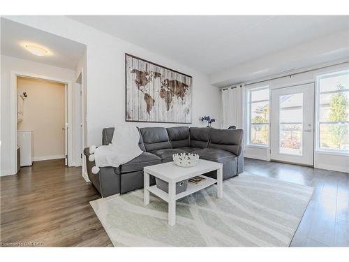 103-175 Commonwealth Street, Kitchener, ON - Indoor Photo Showing Living Room