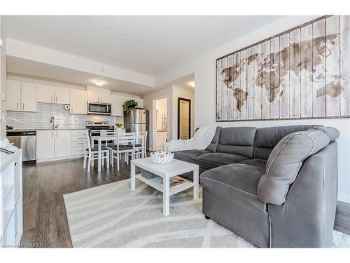 103-175 Commonwealth Street, Kitchener, ON - Indoor Photo Showing Living Room