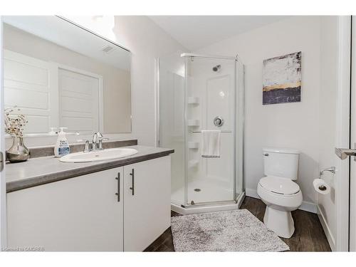 103-175 Commonwealth Street, Kitchener, ON - Indoor Photo Showing Bathroom