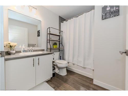 103-175 Commonwealth Street, Kitchener, ON - Indoor Photo Showing Bathroom