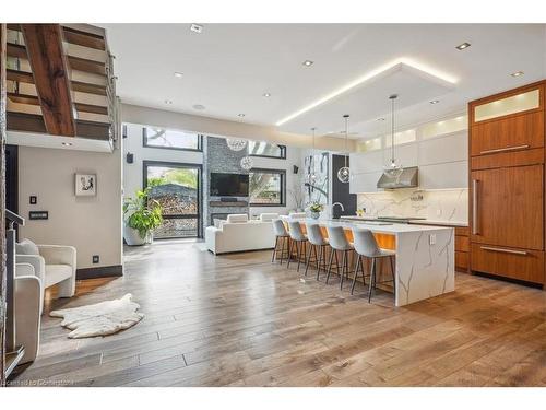 1031 Welwyn Drive, Mississauga, ON - Indoor Photo Showing Kitchen With Upgraded Kitchen