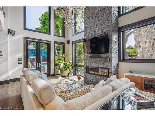 1031 Welwyn Drive, Mississauga, ON - Indoor Photo Showing Living Room With Fireplace