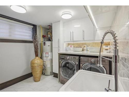 1031 Welwyn Drive, Mississauga, ON - Indoor Photo Showing Laundry Room