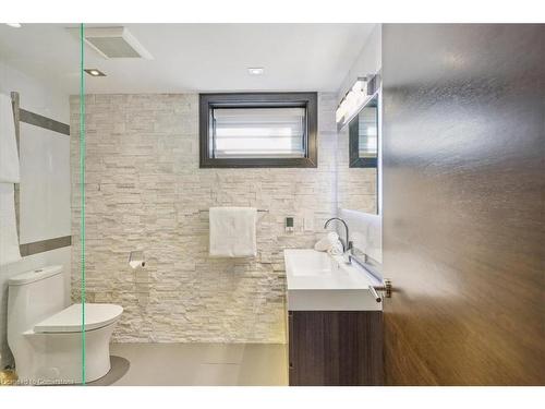 1031 Welwyn Drive, Mississauga, ON - Indoor Photo Showing Bathroom